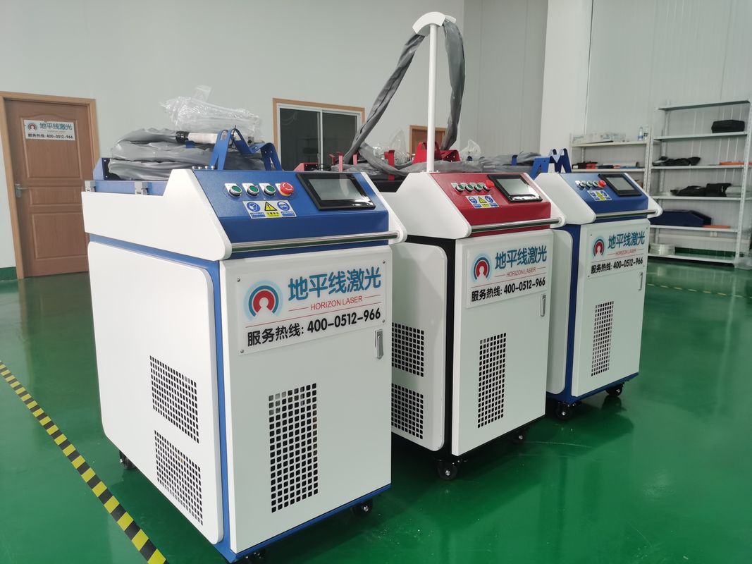 1080nm 1500W Fiber Laser Welder Kepala Pengelasan Ayunan Pendingin Air