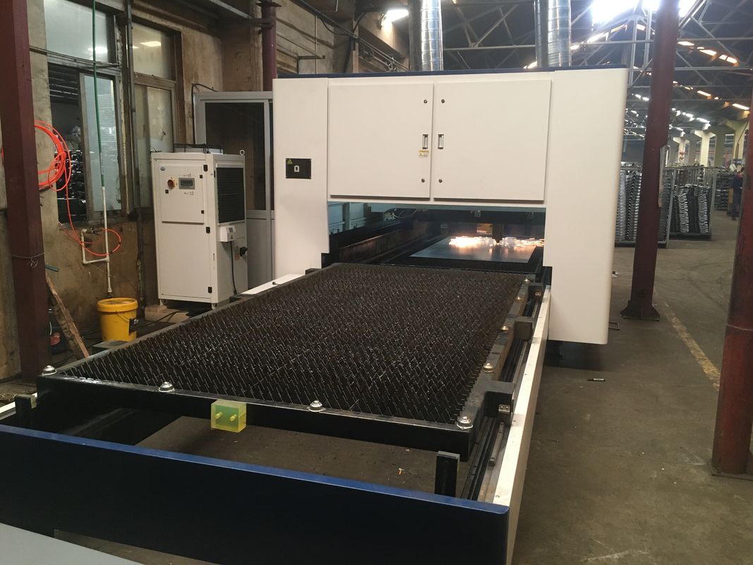 Mesin Pemotong Dan Ukiran Fiber Laser 3000mm 2KW