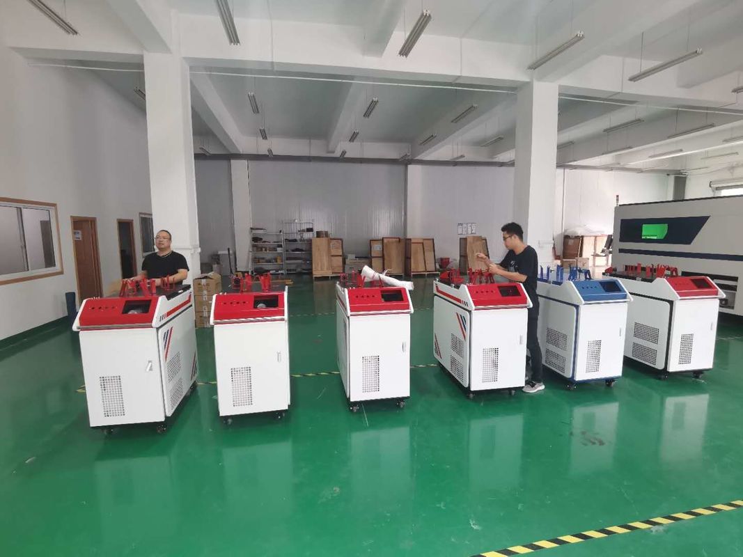 50HZ 6mm 1000w Handheld Laser Welder Waktu Pembelahan Energi