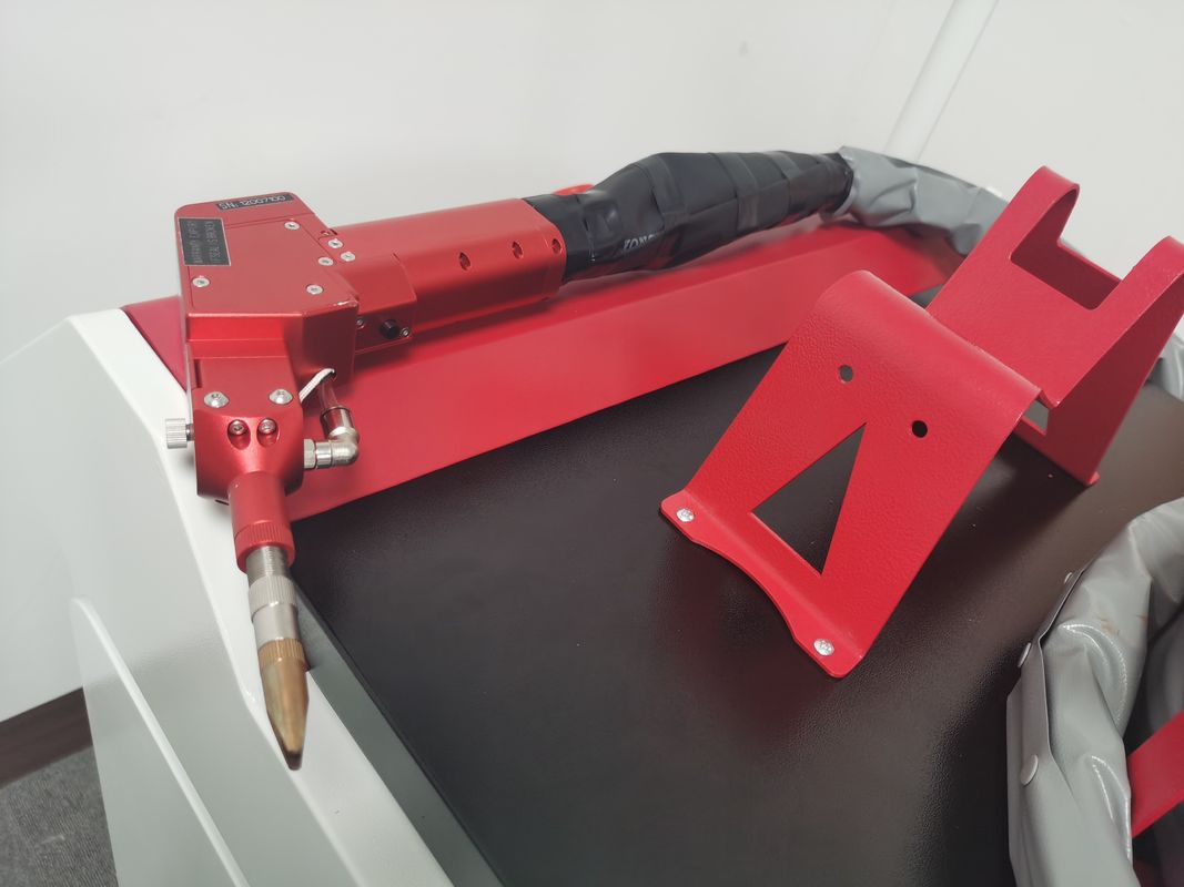Pendingin Air 50HZ 6mm Handheld Laser Welder 120mm / S IEC60825